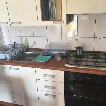 With A Parking Space - 14213 فير