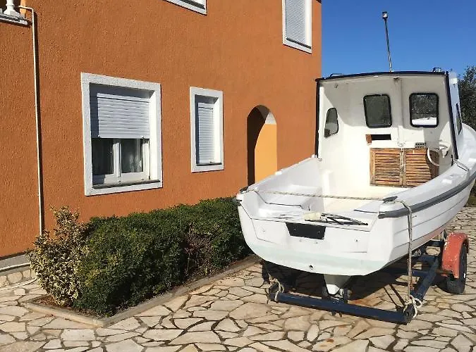 شقة With A Parking Space - 14213 *