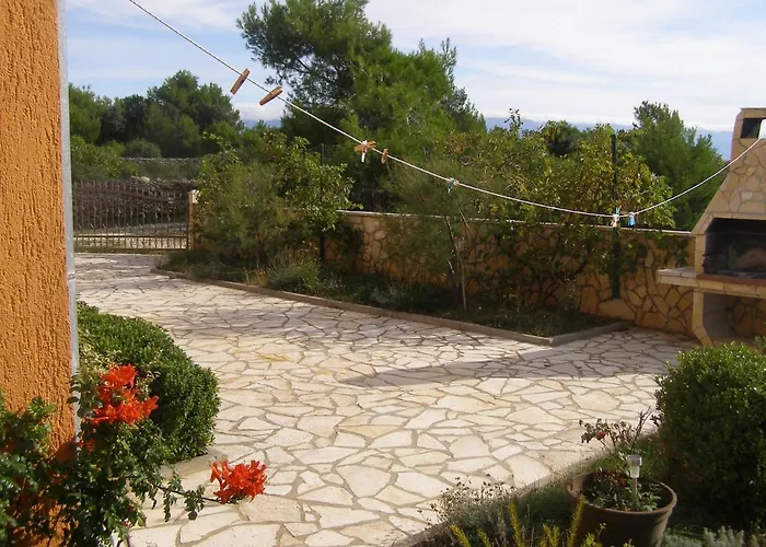 With A Parking Space - 14213 شقة *