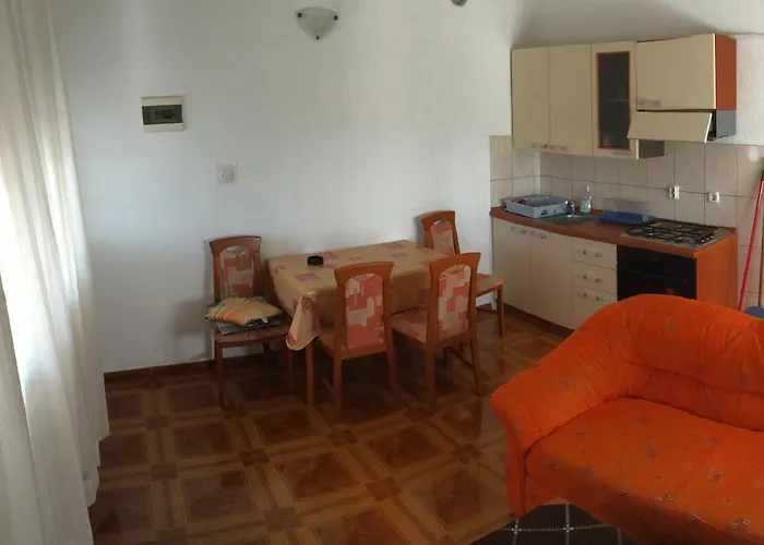 With A Parking Space - 14213 * فير